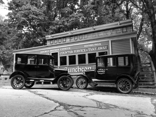 diner_and_cars_1921